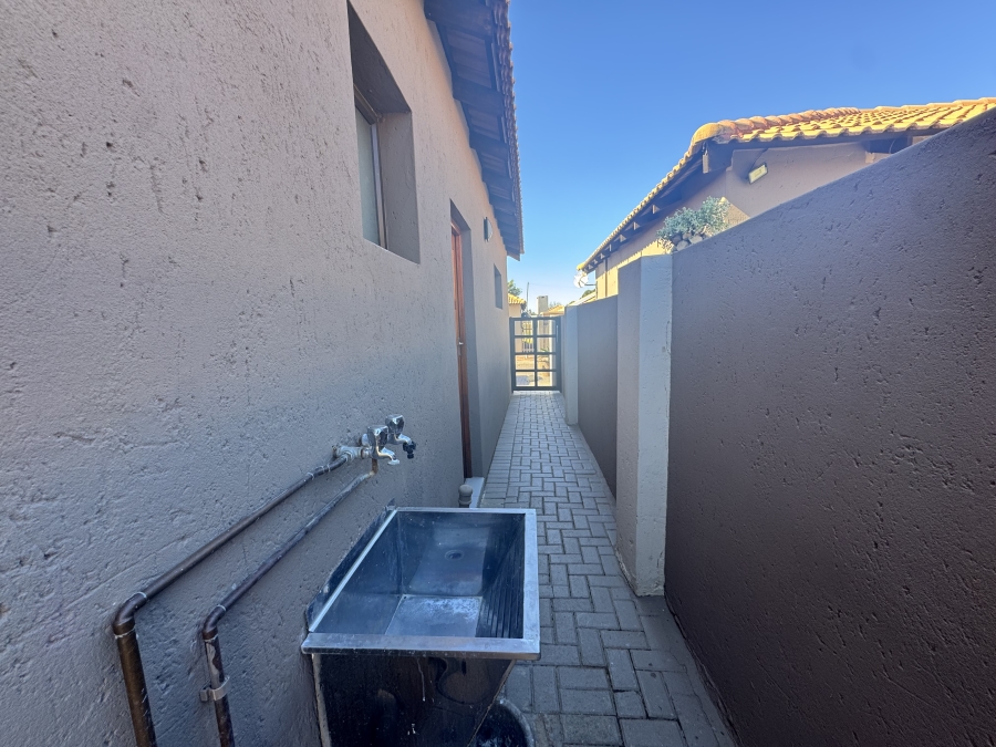 To Let 3 Bedroom Property for Rent in Wilkoppies North West